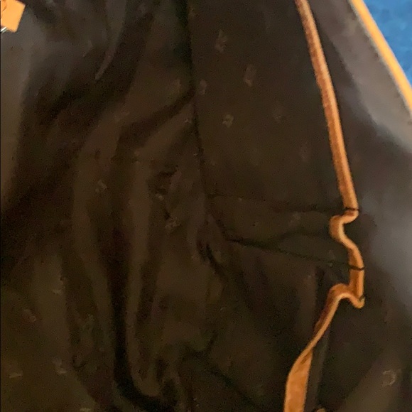 Genuine leather medium size purse. - Picture 5 of 7